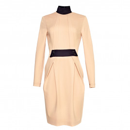 Robe à col noir