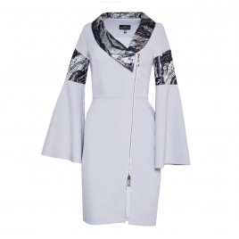 Robe à manches évasées