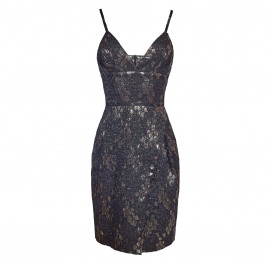 Robe ouverte sur les bretelles